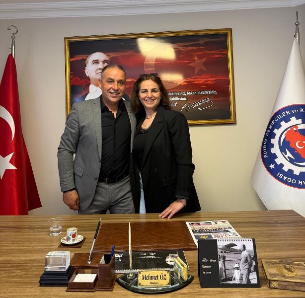 MEHMET-OZ-ESI-ZIYARET BAŞKAN MEHMET ÖZ’E EN ANLAMLI ZİYARET: AİLESİNDEN TAM DESTEK