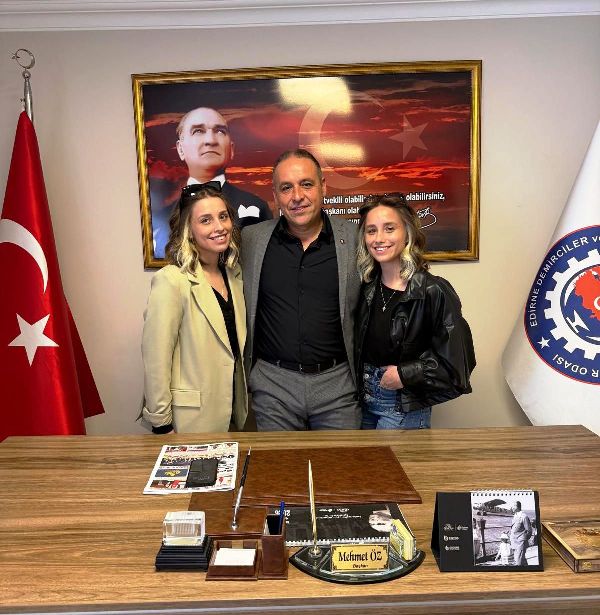 MEHMET-OZ-ESI-ZIYARET3 BAŞKAN MEHMET ÖZ’E EN ANLAMLI ZİYARET: AİLESİNDEN TAM DESTEK