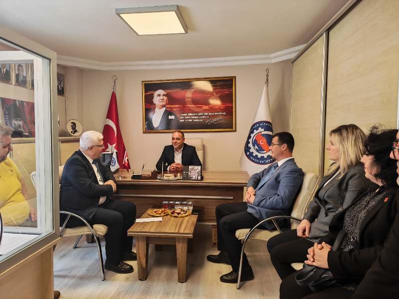 chpde-demirciler-odasi-ziyaret2 CHP HEYETİNDEN DEMİRCİLER ODASI’NA ZİYARET: “ESNAFIN SESİ OLMAYA DEVAM EDECEĞİZ”